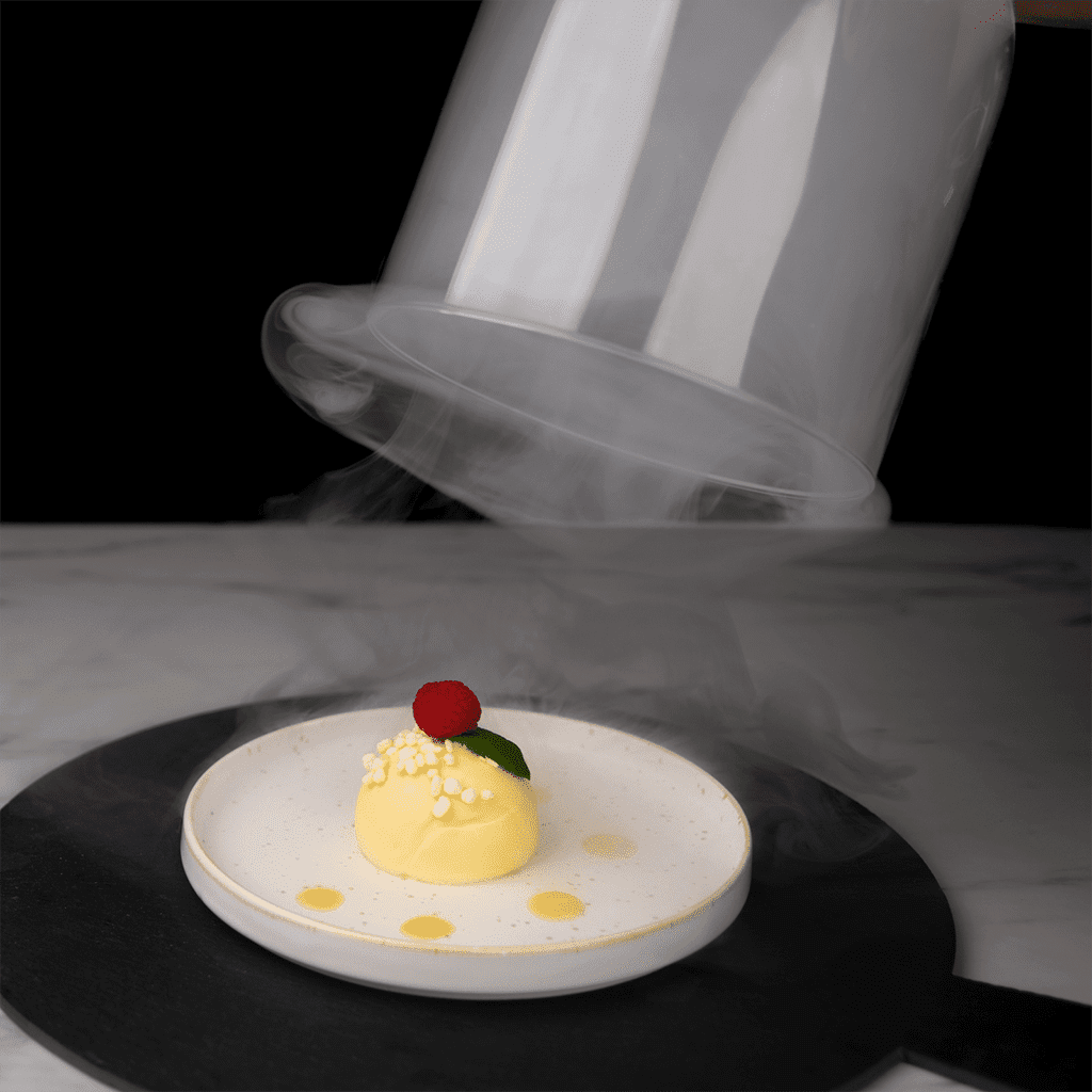 Grande cloche en verre avec socle doré